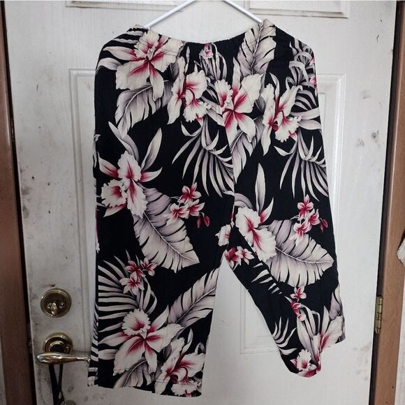 Aloha Hut top and Capri set - Picture 7 of 11